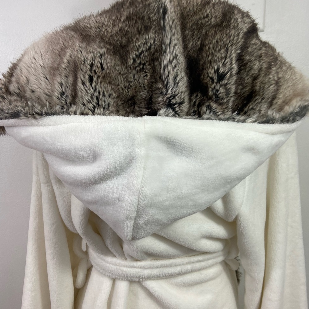 NWT Pottery Barn Caramel Faux Fur Ombre Robe Ivory Sz Small Hooded Cozy Luxury - Picture 6 of 10